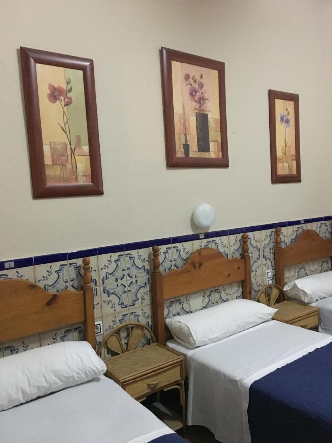 Pension Lisdos Seville Exterior photo